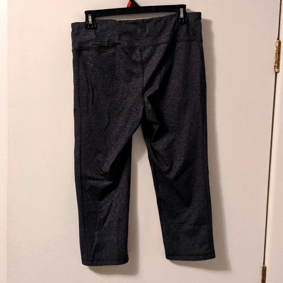 3/4 Yoga Pants - Picture 2 of 3